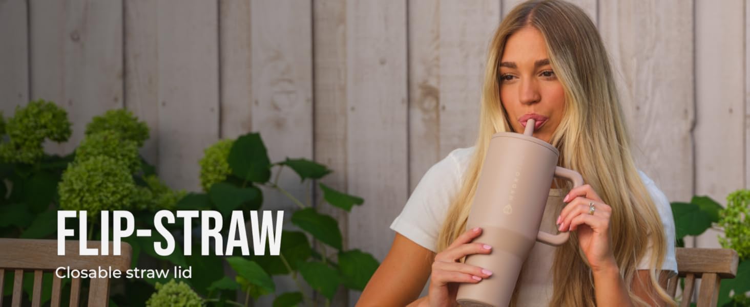 What Is a HydroJug? The Jumbo Water Jug That's Taking Over Gyms and TikTok 5 What Is a HydroJug? The Jumbo Water Jug That’s Taking Over Gyms and TikTok